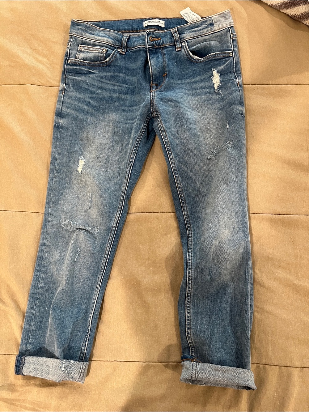 Zara Blue Denim 3/4 Jeans 
Perfect for Summer
Distressed Style
Size 2